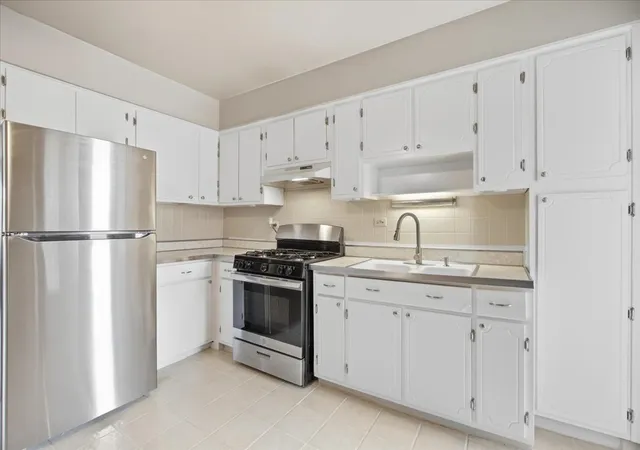 Listing Photo 5 - Condo for sale in building located at 954 Shermer Rd, Glenview, IL 60025 - Unit #15