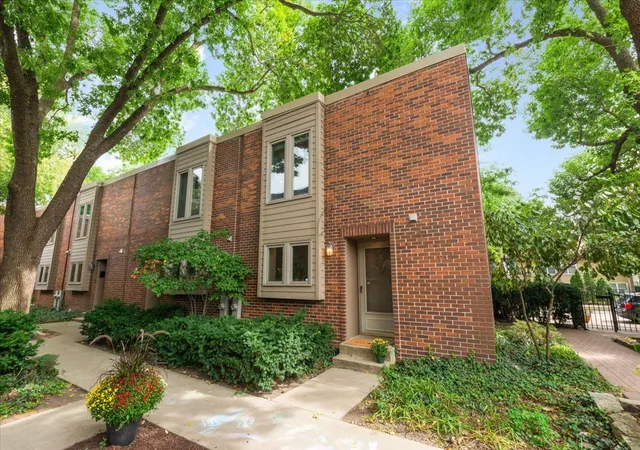Photo 1 of Townhouse for sale at 1928 N Larrabee St, Chicago, IL 60614 | MLS# 12760657 | Listing updated on 2026-09-21