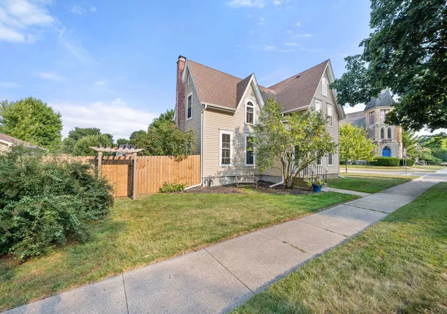 Photo 3 of Single family home for sale at 230 Somonauk St, Sycamore, IL 60178 | MLS# 12760796 | Listing updated on 2026-09-24