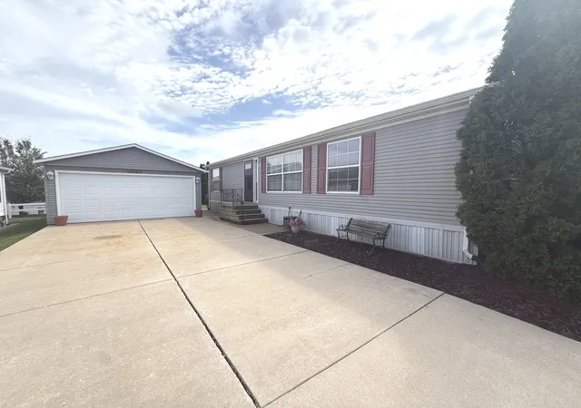 Photo 2 of Manufactured home for sale at 23001 S Cog Hl Ln, Frankfort, IL 60423 | MLS# 12760908 | Listing updated on 2026-09-22