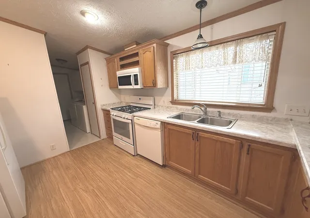 Photo 4 of Manufactured home for sale at 23001 S Cog Hl Ln, Frankfort, IL 60423 | MLS# 12760908 | Listing updated on 2026-09-22