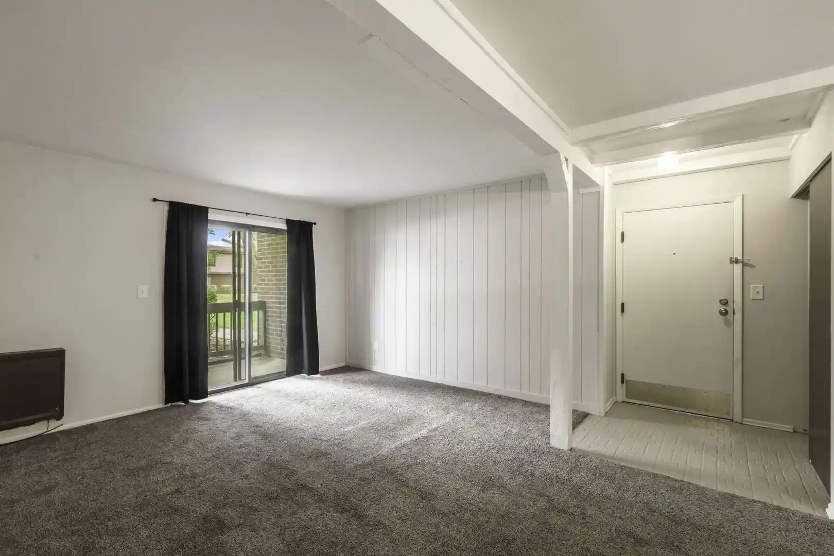 Listing Photo 2 - Condo for sale in 566 Somerset Ln located at 566 Somerset Ln, Crystal Lake, IL 60014 - Unit 566 Somerset Ln