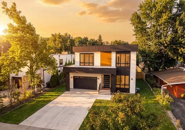 Photo 3 of Mansion for sale at 4708 Laurel Ave, Glenview, IL 60025 | MLS# 12760981 | Listing updated on 2026-09-22