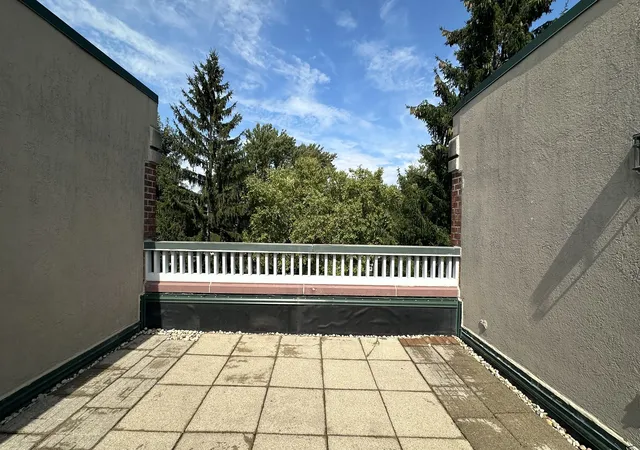 Listing Photo 5 - Condo for sale in building located at 8050 Arbor Ln, Northfield, IL 60093 - Unit #303