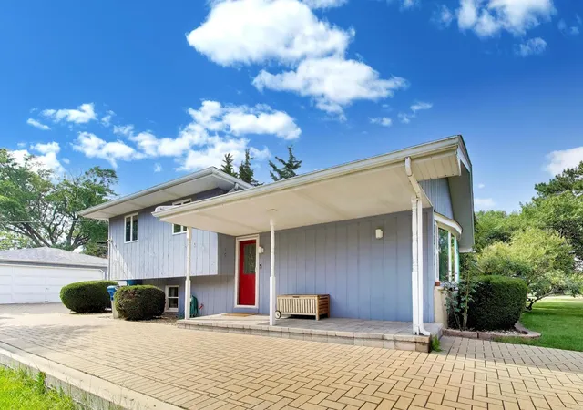 Photo 2 of Single family home for sale at 4904 Western Ave, Downers Grove, IL 60515 | MLS# 12761041 | Listing updated on 2026-09-22