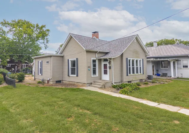 Photo 1 of Single family home for sale at 502 W Grove St, Pontiac, IL 61764 | MLS# 12761085 | Listing updated on 2026-09-29