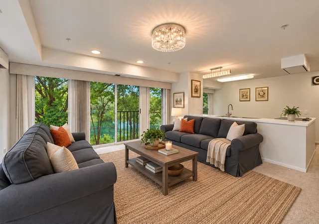 Listing Photo 4 - Condo for sale in building located at 352 Kelburn Rd, Deerfield, IL 60015 - Unit #222