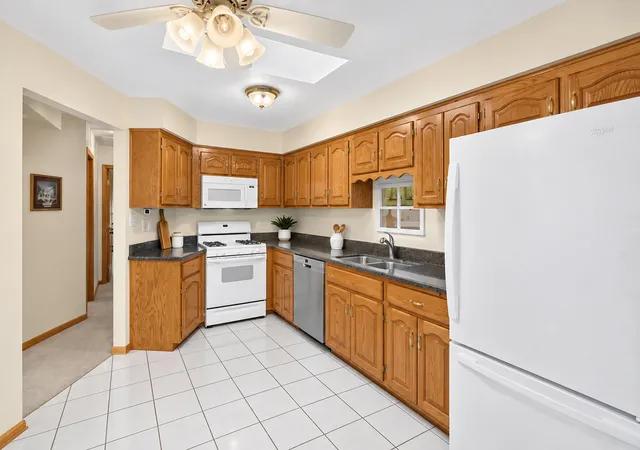 Photo 4 of Townhouse for sale at 11147 Saratoga Dr, Orland Park, IL 60467 | MLS# 12761100 | Listing updated on 2026-10-01