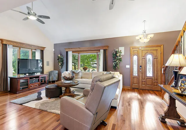 Photo 3 of Single family home for sale at 1021 Pheasant Trl, Carol Stream, IL 60188 | MLS# 12761150 | Listing updated on 2026-09-23