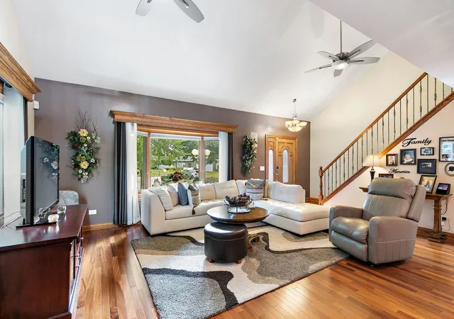 Photo 3 of Single family home for sale at 1021 Pheasant Trl, Carol Stream, IL 60188 | MLS# 12761150 | Listing updated on 2026-09-23