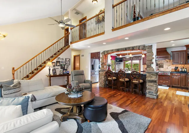 Photo 4 of Single family home for sale at 1021 Pheasant Trl, Carol Stream, IL 60188 | MLS# 12761150 | Listing updated on 2026-09-23
