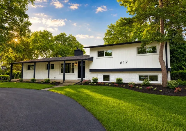 Photo 1 of Single family home for sale at 617 S Busse Rd, Mount Prospect, IL 60056 | MLS# 12761276 | Listing updated on 2026-09-22