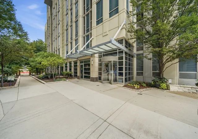 Photo 2 of Condo for sale at 720 N Larrabee St #1509, Chicago, IL 60654 | MLS# 12761279 | Listing updated on 2026-09-23