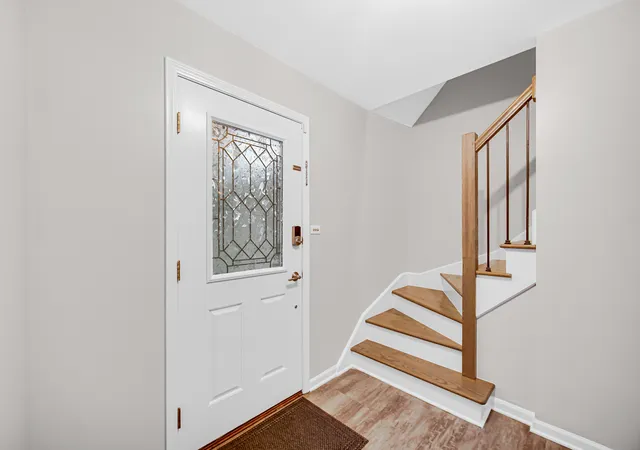 Photo 3 of Single family home for sale at 910 Knightsbridge Ln, Schaumburg, IL 60195 | MLS# 12761296 | Listing updated on 2026-09-22