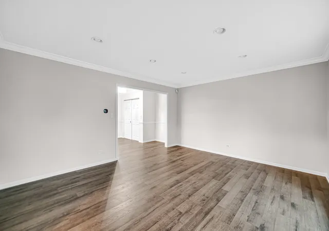 Photo 4 of Single family home for sale at 910 Knightsbridge Ln, Schaumburg, IL 60195 | MLS# 12761296 | Listing updated on 2026-09-22