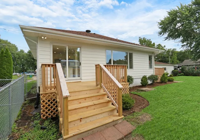 Photo 3 of Single family home for sale at 28 Lakeside Ln, Fox Lake, IL 60020 | MLS# 12761343 | Listing updated on 2026-09-22