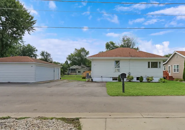 Photo 3 of Single family home for sale at 28 Lakeside Ln, Fox Lake, IL 60020 | MLS# 12761343 | Listing updated on 2026-09-22
