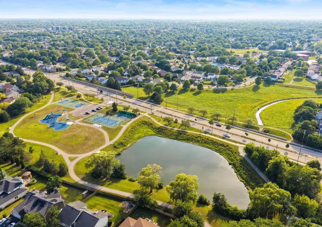 Photo 2 of Single family home for sale at 720 Dunhill Dr, Buffalo Grove, IL 60089 | MLS# 12761409 | Listing updated on 2026-09-22