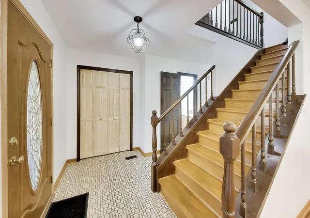 Photo 3 of Single family home for sale at 720 Dunhill Dr, Buffalo Grove, IL 60089 | MLS# 12761409 | Listing updated on 2026-09-22
