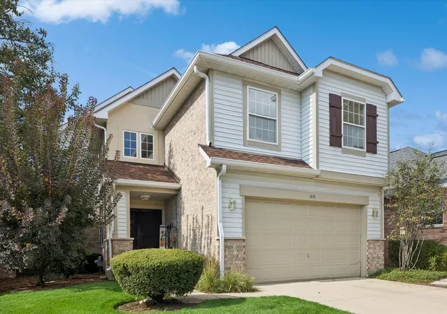 Photo 1 of Single family home for sale at 1618 Astor Ave, Oakbrook Terrace, IL 60181 | MLS# 12761598 | Listing updated on 2026-09-22