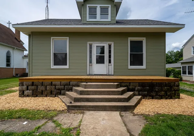 Photo 2 of Single family home for sale at 311 S Main St, Flanagan, IL 61740 | MLS# 12761613 | Listing updated on 2026-10-25