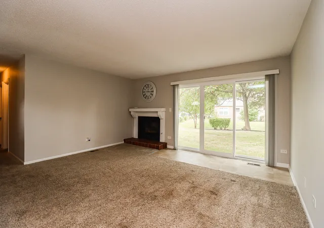 Photo 4 of Single family home for sale at 3010 Long Grv Ct, Aurora, IL 60504 | MLS# 12761678 | Listing updated on 2026-09-23