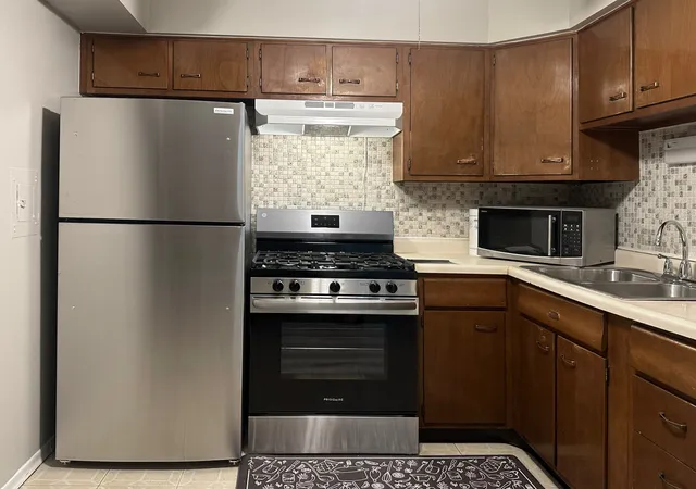 Listing Photo 4 - Condo for sale in building located at 8541 Lotus Ave, Skokie, IL 60077 - Unit #710