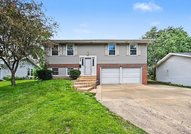 Photo 1 of Single family home for sale at 1312 W Oakmont Rd, Hoffman Estates, IL 60169 | MLS# 12761757 | Listing updated on 2026-09-22