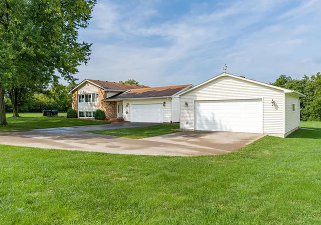 Photo 2 of Single family home for sale at 10319 58th Street, Milan, IL 61264 | MLS# 12761838 | Listing updated on 2026-09-18
