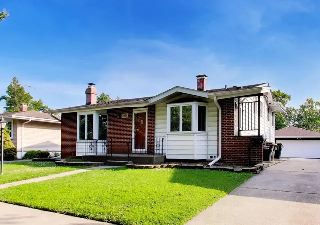 Photo 2 of Single family home for sale at 2925 E 188th Place, Lansing, IL 60438 | MLS# 12761856 | Listing updated on 2026-09-22