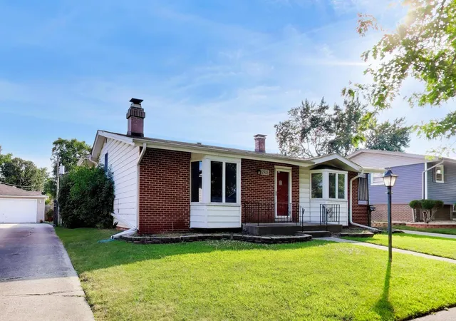 Photo 3 of Single family home for sale at 2925 E 188th Place, Lansing, IL 60438 | MLS# 12761856 | Listing updated on 2026-09-22