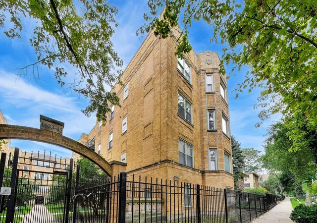 Photo 2 of Condo for sale at 1639 W Farwell Ave #2, Chicago, IL 60626 | MLS# 12761858 | Listing updated on 2026-09-24