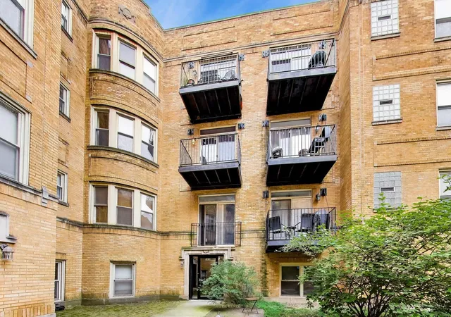 Photo 1 of Condo for sale at 1639 W Farwell Ave #2, Chicago, IL 60626 | MLS# 12761858 | Listing updated on 2026-09-24