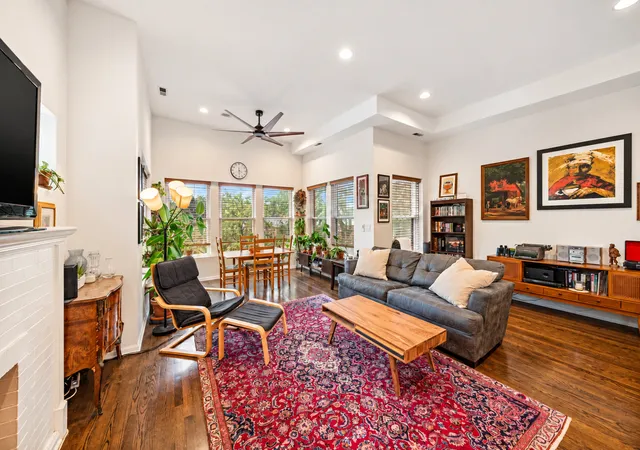 Listing Photo 4 - Condo for sale in building located at 6701 N Bosworth Ave, Chicago, IL 60626 - Unit #3