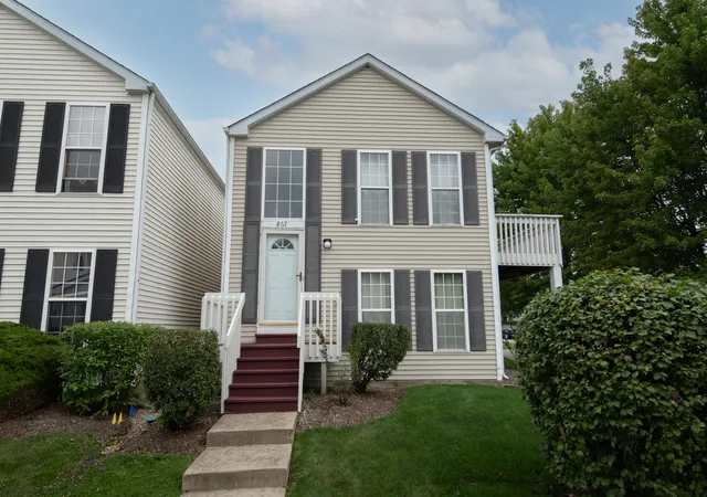 Photo 3 of Single family home for sale at 867 Symphony Dr, Aurora, IL 60504 | MLS# 12761919 | Listing updated on 2026-09-22
