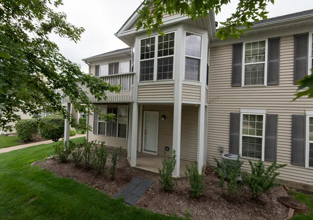 Photo 4 of Single family home for sale at 867 Symphony Dr, Aurora, IL 60504 | MLS# 12761919 | Listing updated on 2026-09-22