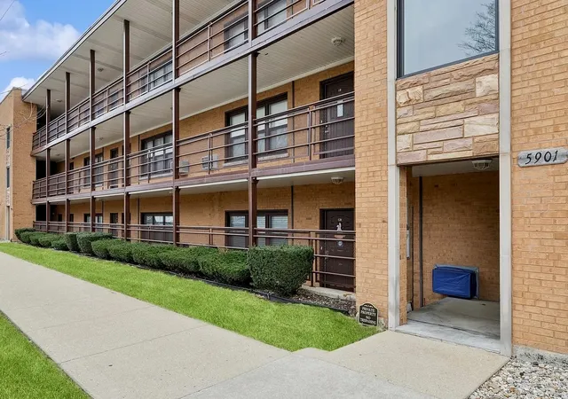 Condo for sale at 5901 N Naper Ave #1C, Chicago, IL 60631 | MLS# 12762002