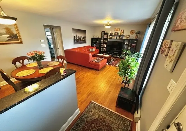 Listing Photo 4 - Condo for sale in building located at 5901 N Naper Ave, Chicago, IL 60631 - Unit #1C
