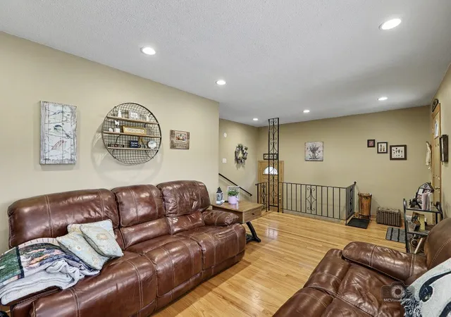Photo 4 of Single family home for sale at 3843 W 107th Place, Chicago, IL 60655 | MLS# 12762085 | Listing updated on 2026-09-23