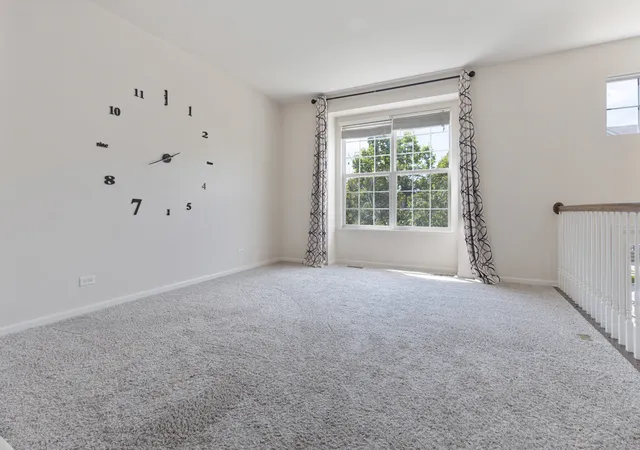 Photo 4 of Townhouse for sale at 809 Brodhead Dr, Aurora, IL 60504 | MLS# 12762095 | Listing updated on 2026-09-25