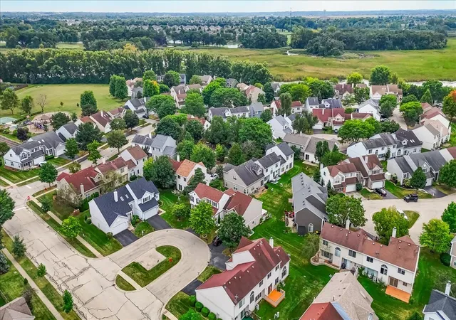 Photo 3 of Townhouse for sale at 4233 Springlake Dr, Lake In The Hills, IL 60156 | MLS# 12762113 | Listing updated on 2026-10-02