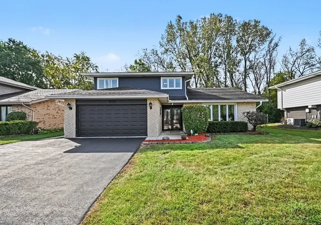Photo 2 of Single family home for sale at 8533 W Sun Valley Dr, Palos Hills, IL 60465 | MLS# 12762160 | Listing updated on 2026-09-23