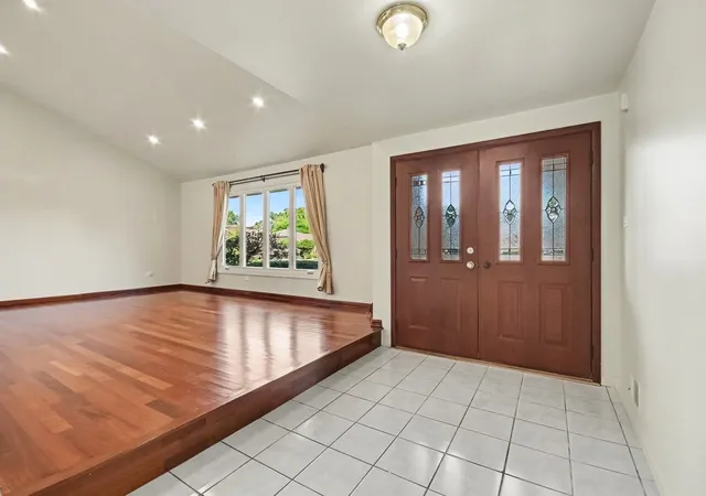 Photo 3 of Single family home for sale at 8533 W Sun Valley Dr, Palos Hills, IL 60465 | MLS# 12762160 | Listing updated on 2026-09-23