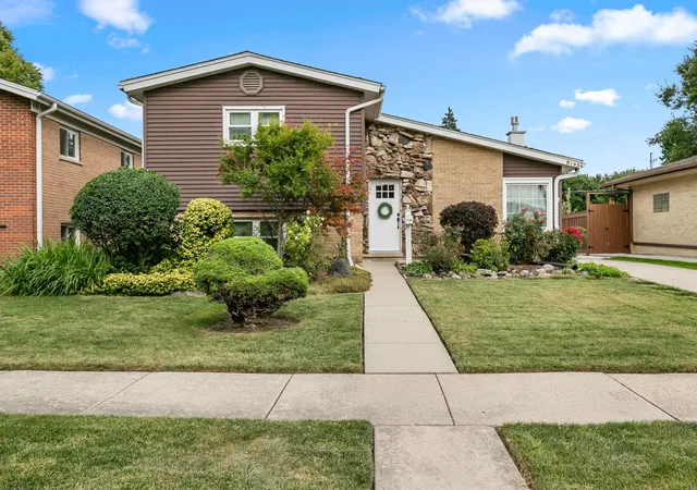 Photo 1 of Single family home for sale at 8143 N Clifton Ave, Niles, IL 60714 | MLS# 12762255 | Listing updated on 2026-09-24