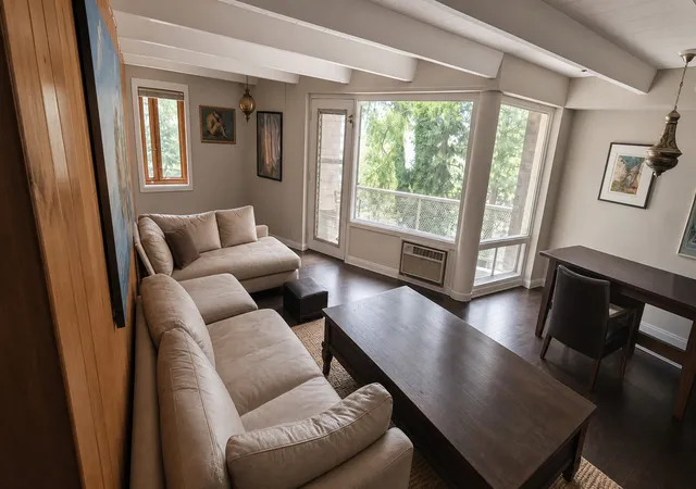 Photo 2 of Condo for sale at 1122 W Lunt Ave #2D, Chicago, IL 60626 | MLS# 12762290 | Listing updated on 2026-09-23