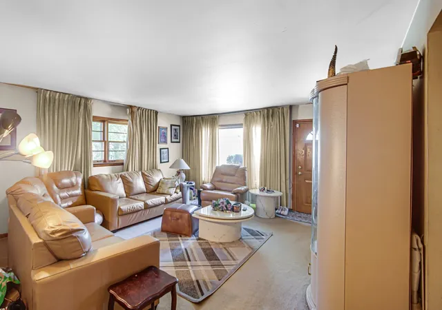 Photo 3 of Single family home for sale at 15452 Woodlawn E Ave, South Holland, IL 60473 | MLS# 12762301 | Listing updated on 2026-09-24