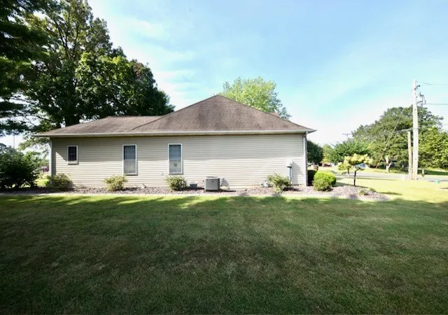 Photo 4 of Single family home for sale at 3804 Fairfield Rd, Mt Vernon, IL 62864 | MLS# 12762337 | Listing updated on 2026-09-23