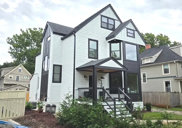 Single family home for sale at 121 N Kensington Ave, La Grange, IL 60525 | MLS# 12762364