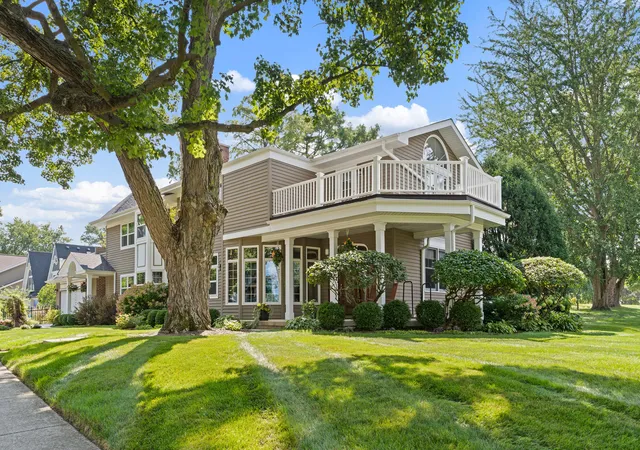 Photo 1 of Single family home for sale at 390 Grandview Ave, Glen Ellyn, IL 60137 | MLS# 12762366 | Listing updated on 2026-09-23
