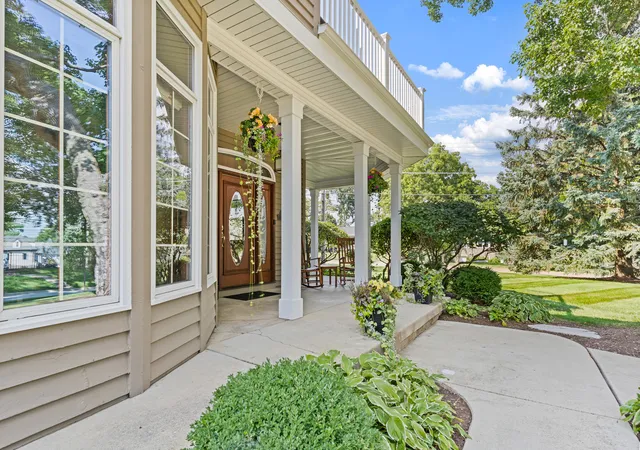 Photo 3 of Single family home for sale at 390 Grandview Ave, Glen Ellyn, IL 60137 | MLS# 12762366 | Listing updated on 2026-09-23